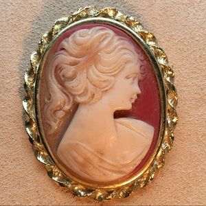 Vintage Cameo Brooch Pin